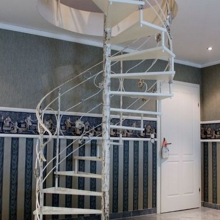 20. Schmiedeeisenwendeltreppe