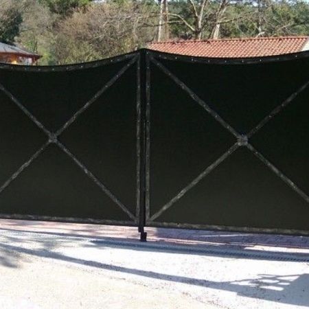 17. Schmiedeeisentor