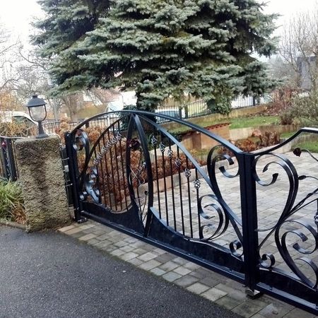 23. Schmiedeeisentor