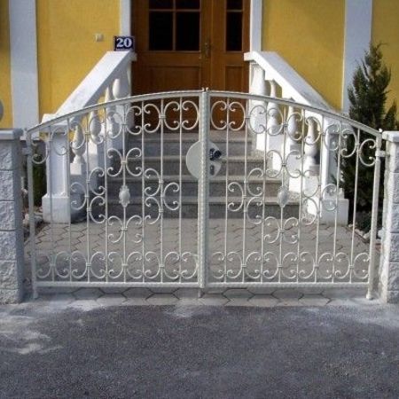 29. Schmiedeeisentor