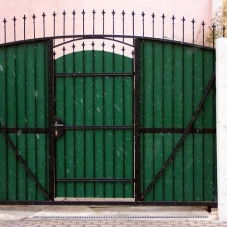 33. Schmiedeeisentor