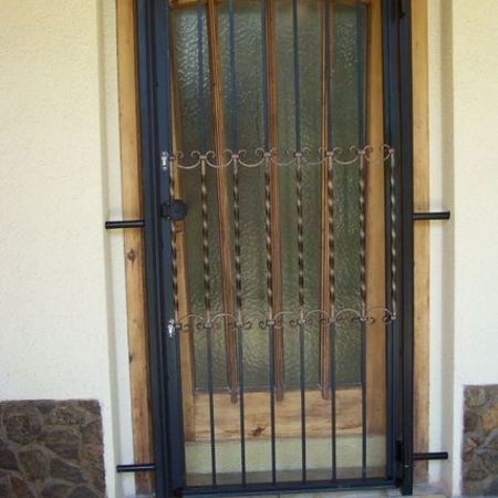 34. Schmiedeeisentür