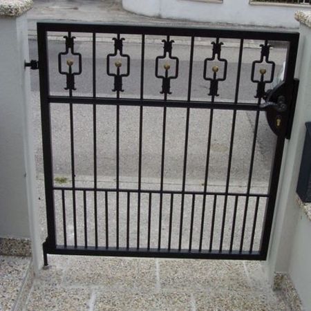 38. Schmiedeeisentür