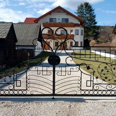 44. Schmiedeeisentor