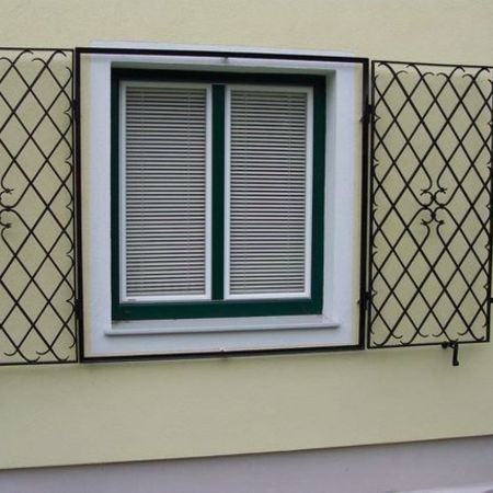 3. Schmiedeeisenfenstergitter