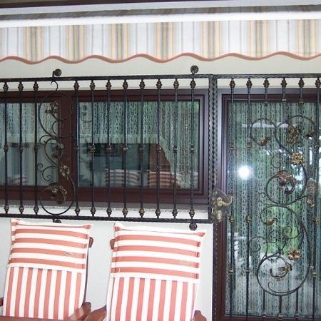 11. Schmiedeeisenfenstergitter